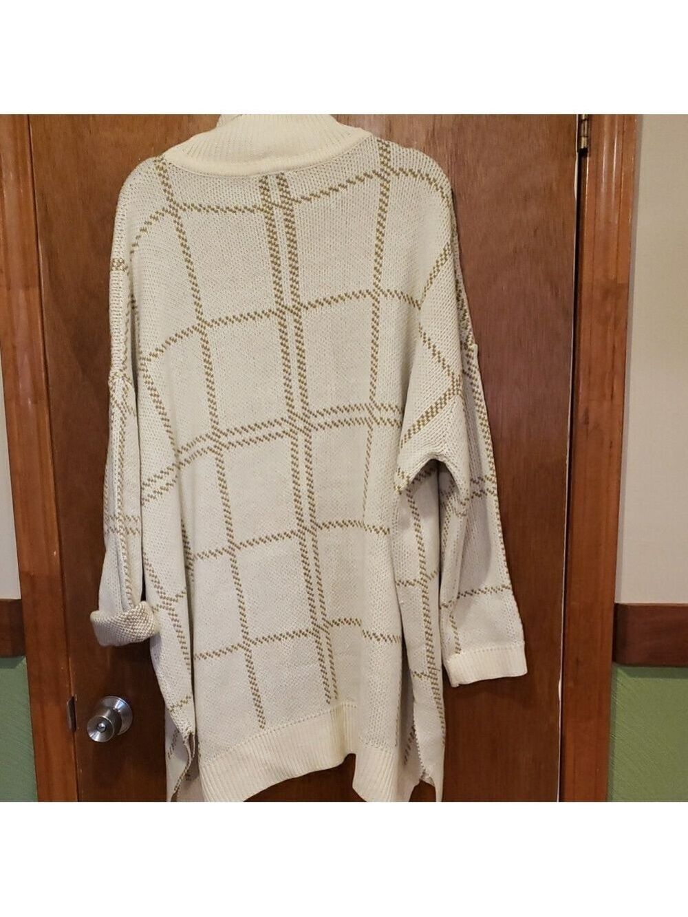 JODIFL Cream and Tan Checkered Turtleneck Sweater - Picture 12 of 13